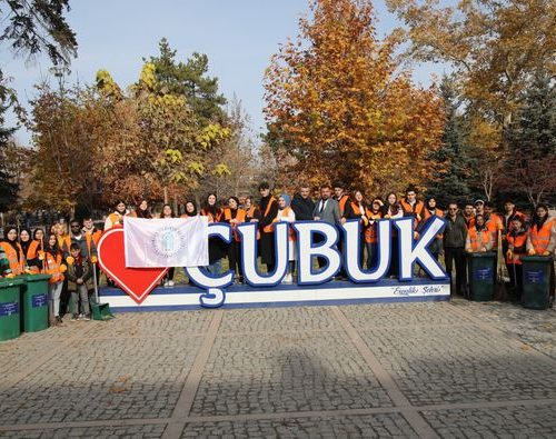 Halkla İlişkiler ve Tanıtım Öğrencilerinden Çevre Temizliği Konusunda Farkındalık Projesi